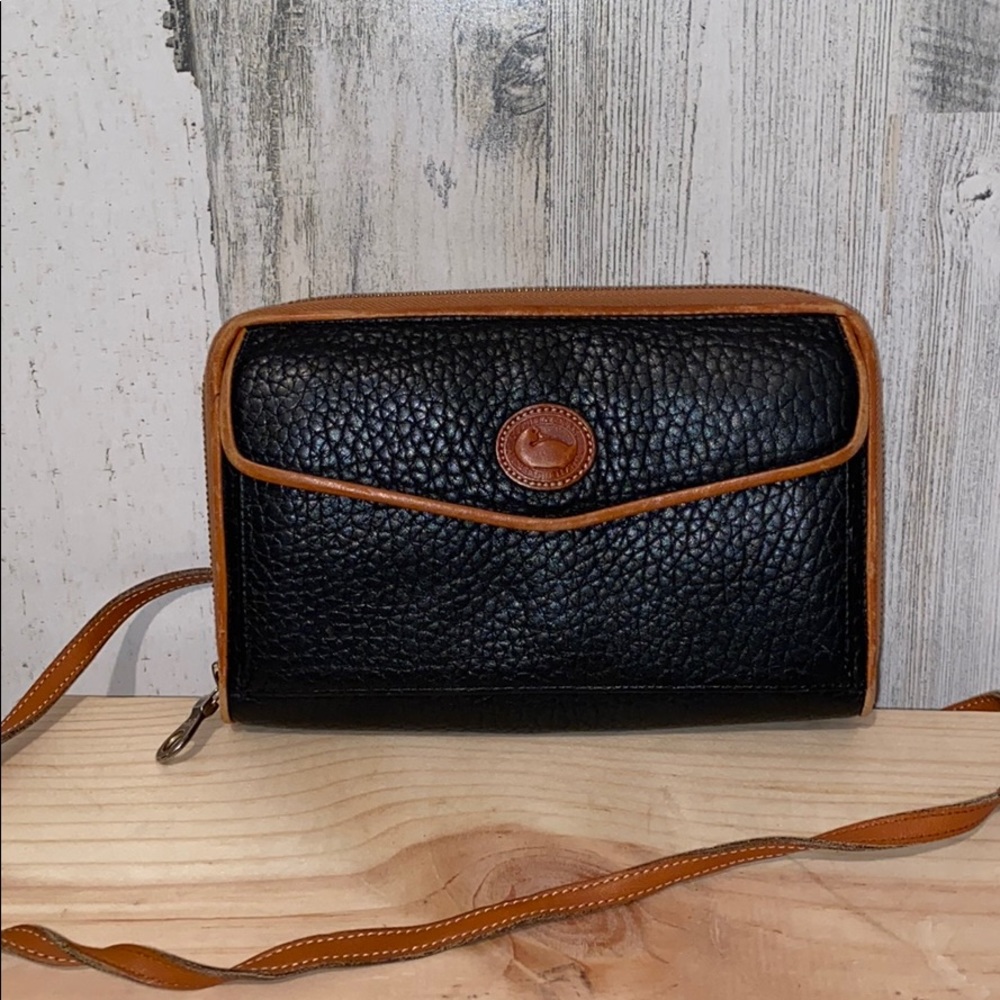 Dooney & Bourke | Vintage AWL zip-along